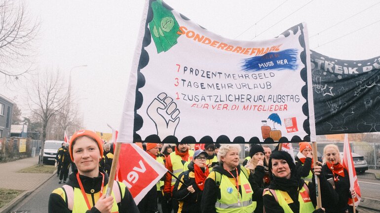 Streikende in Halle
