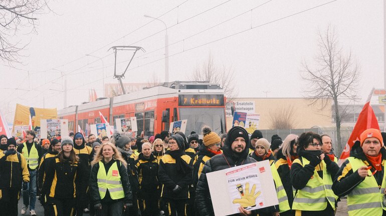 Streikende in Halle